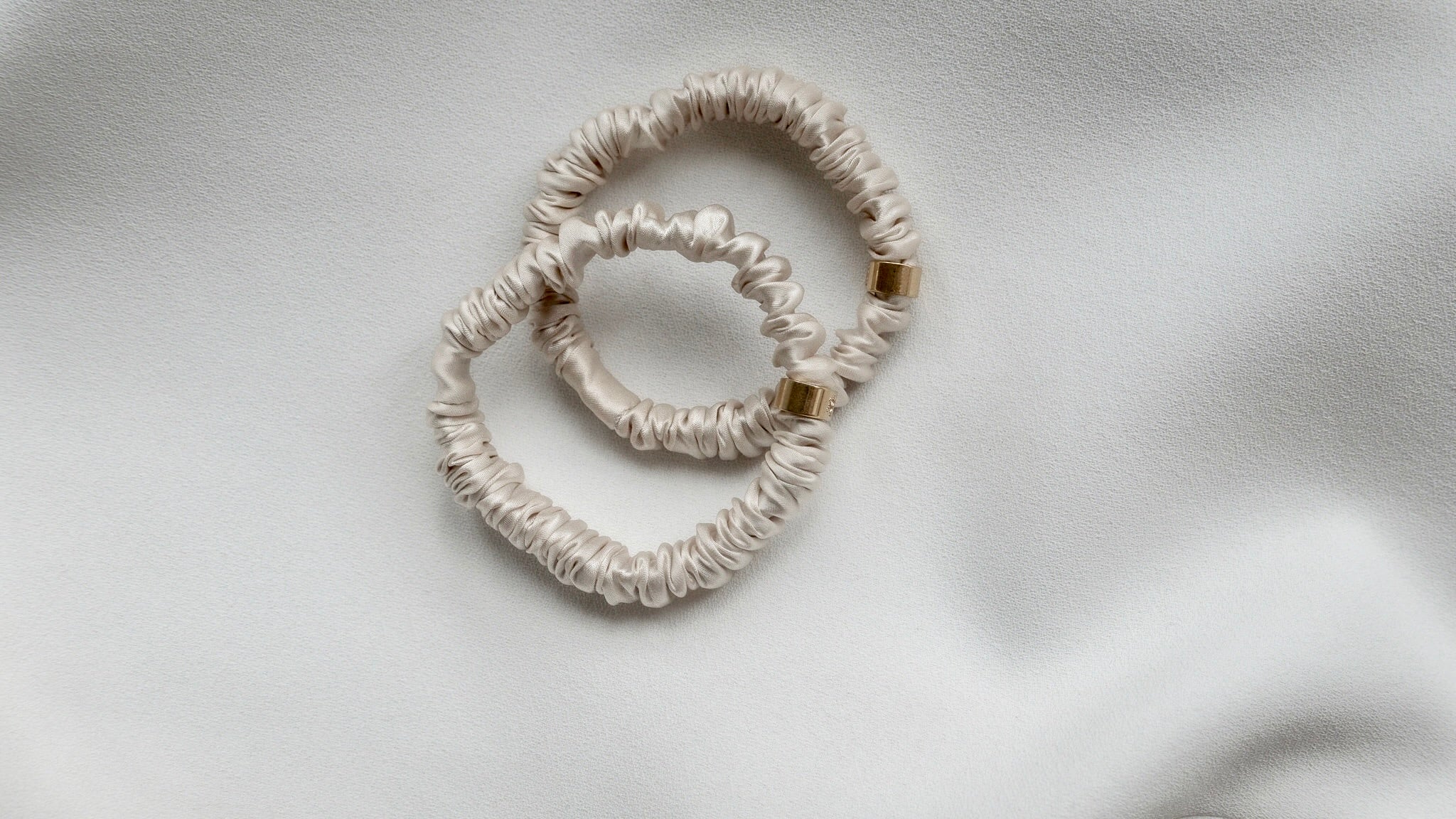 SILK SCRUNCHIES